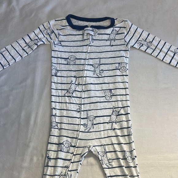 Carter's - Onesie Sleeper with Blue Trim and monkey design - Picture 2 of 4
